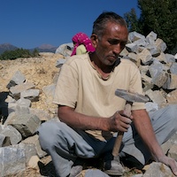 Dressing stone for the plinth